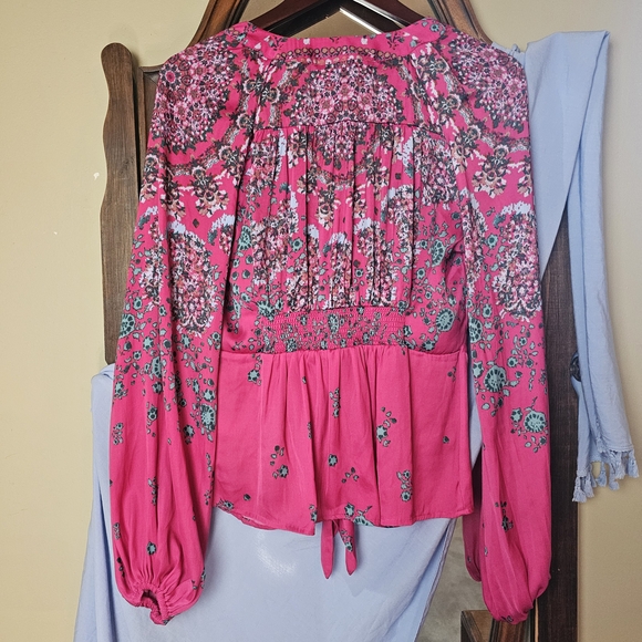 Free People Run Free Blouse With Peasant Sleeves And Tie Front Accent - Picture 3 of 7